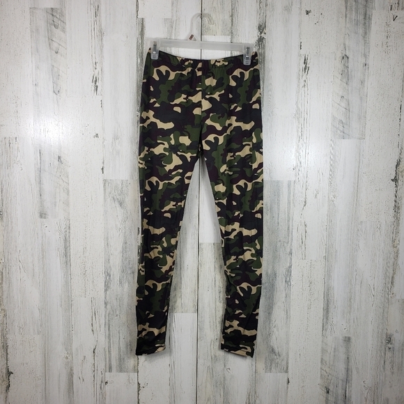 Bobbie Brooks Pants - 3/$15 Bobbie Brooks camo leggings women's size medium